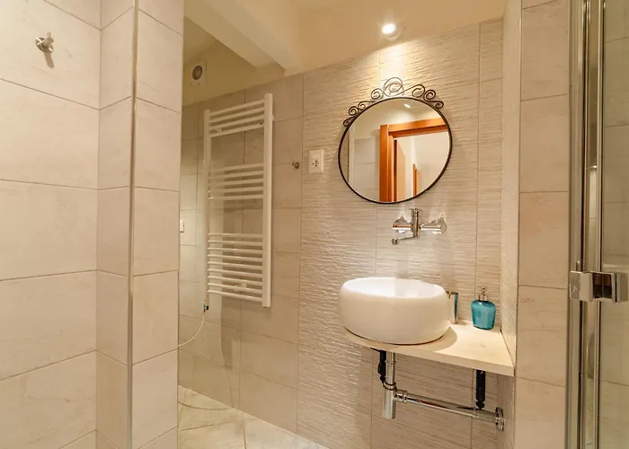 Apartamento With Private Garden By Gardadoma