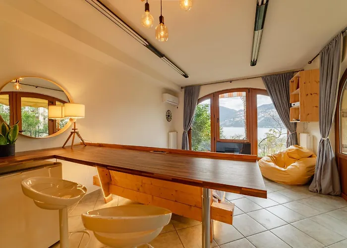 Apartamento With Private Garden By Gardadoma Brenzone sul Garda