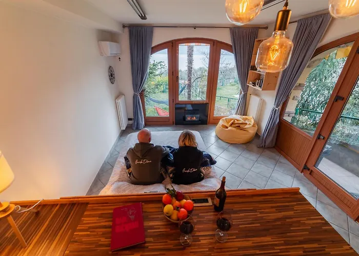 With Private Garden By Gardadoma Apartamento *