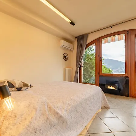 With Private Garden By Gardadoma Appartement