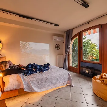 With Private Garden By Gardadoma Appartement *
