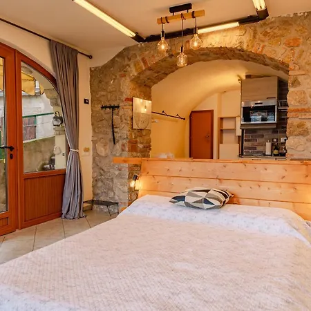 With Private Garden By Gardadoma Appartement Brenzone