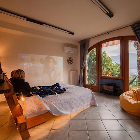 With Private Garden By Gardadoma Appartement *