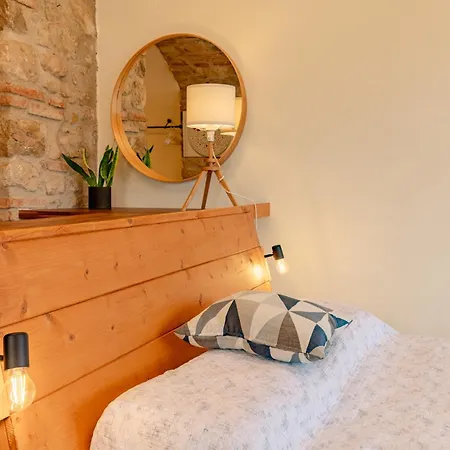 With Private Garden By Gardadoma Appartement