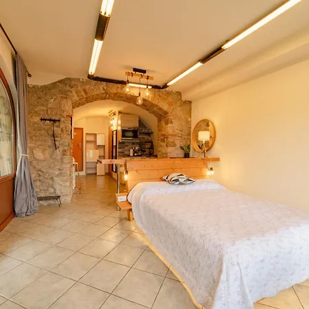 With Private Garden By Gardadoma Apartamento