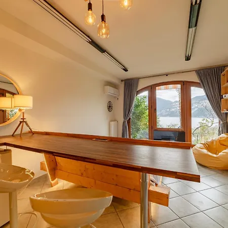 Διαμέρισμα With Private Garden By Gardadoma Brenzone sul Garda