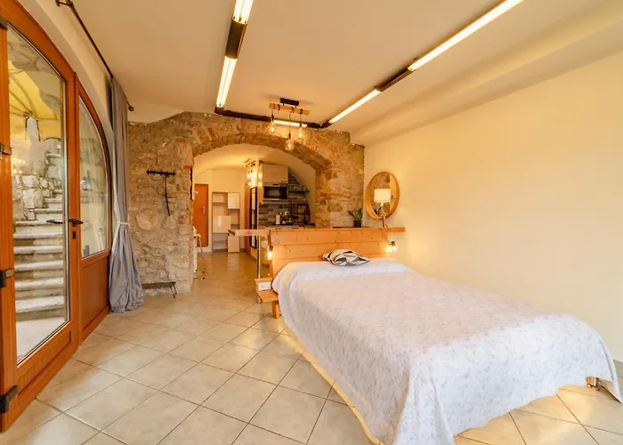 With Private Garden By Gardadoma Apartamento