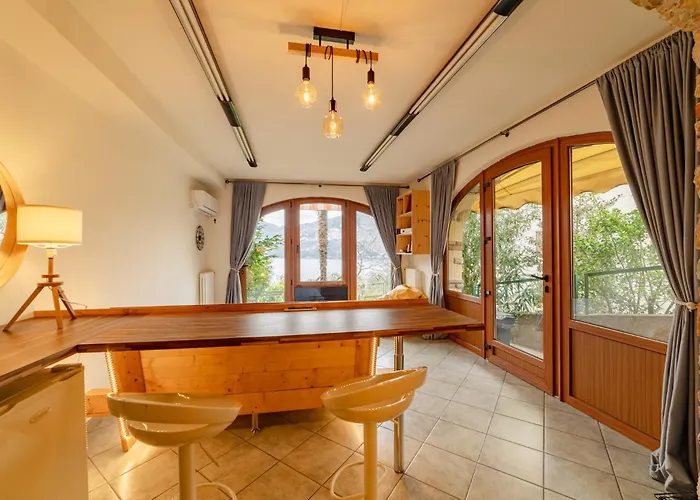 With Private Garden By Gardadoma Brenzone sul Garda