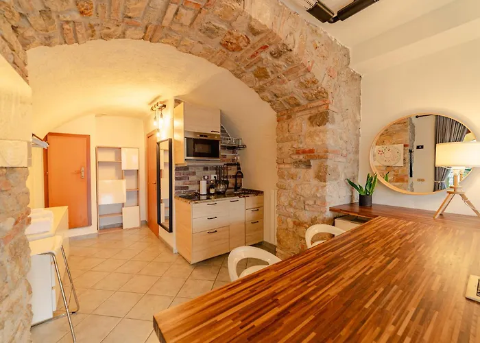 With Private Garden By Gardadoma Apartamento Brenzone sul Garda