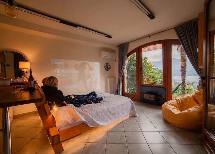 With Private Garden By Gardadoma Apartamento *